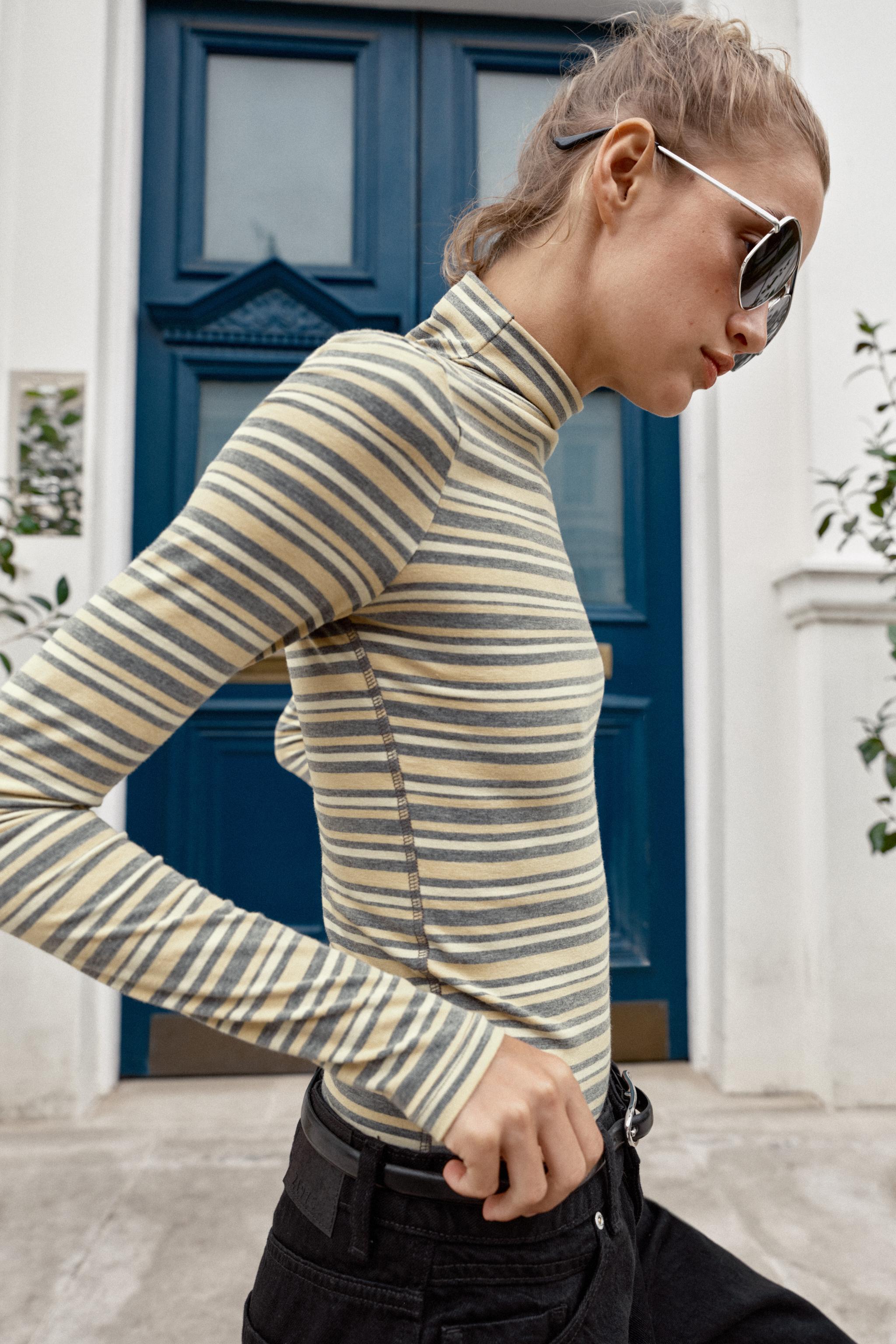 STRIPED MOCK NECK T-SHIRT